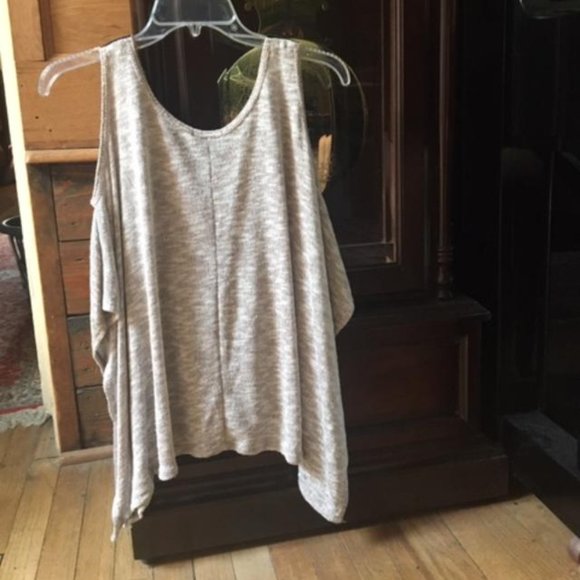 Cold Shoulder Top - Picture 3 of 3
